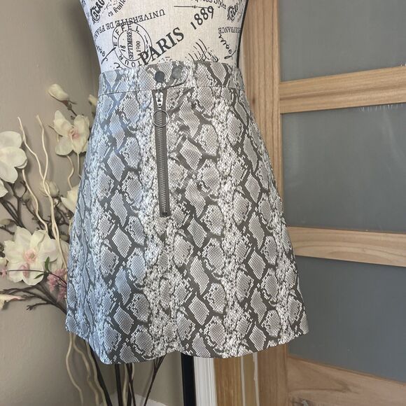 H&M Divided Mini Skirt Snakeskirt A-line Short Size 4 - Picture 1 of 6